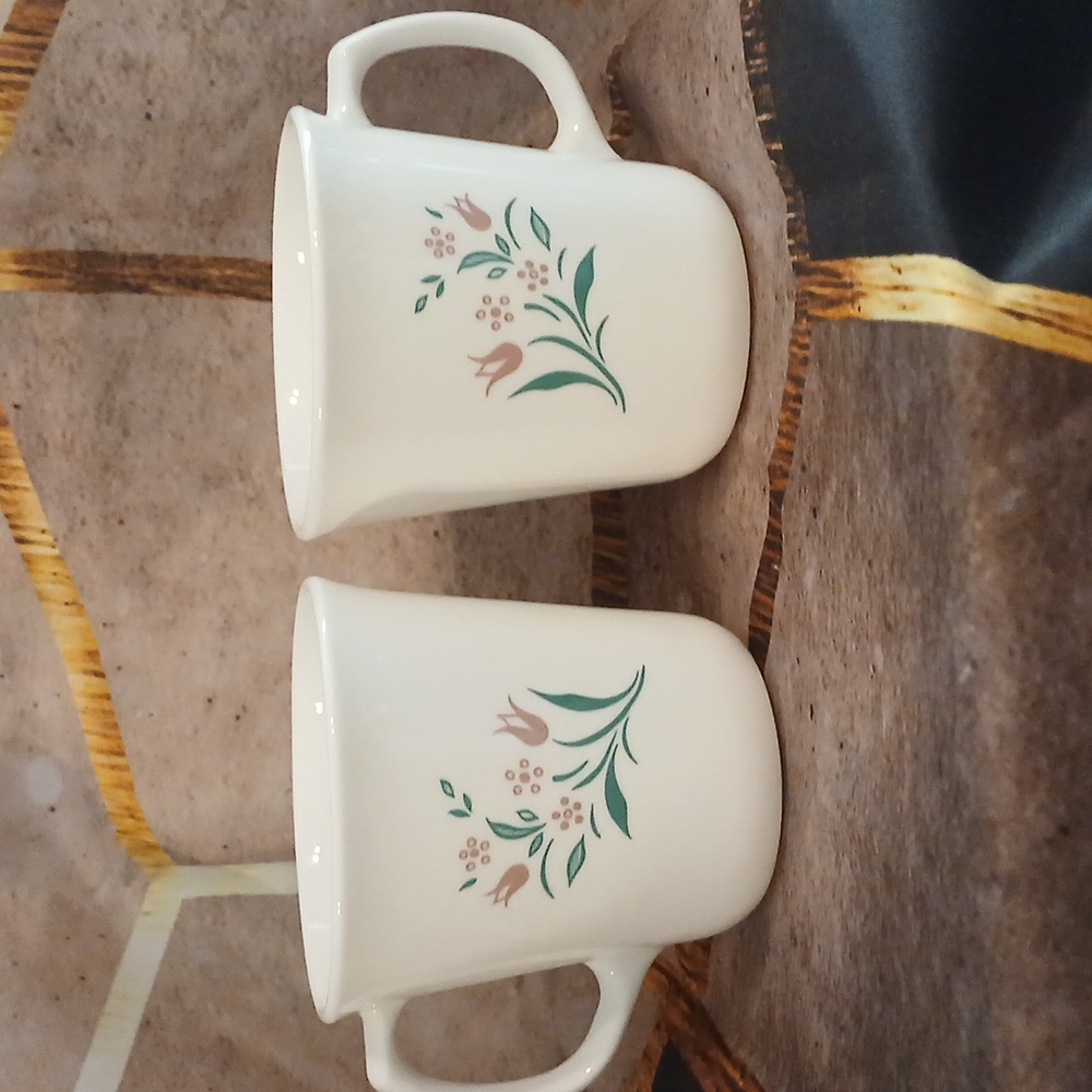 Vintage Corning Rosemarie coffee mugs set of 2